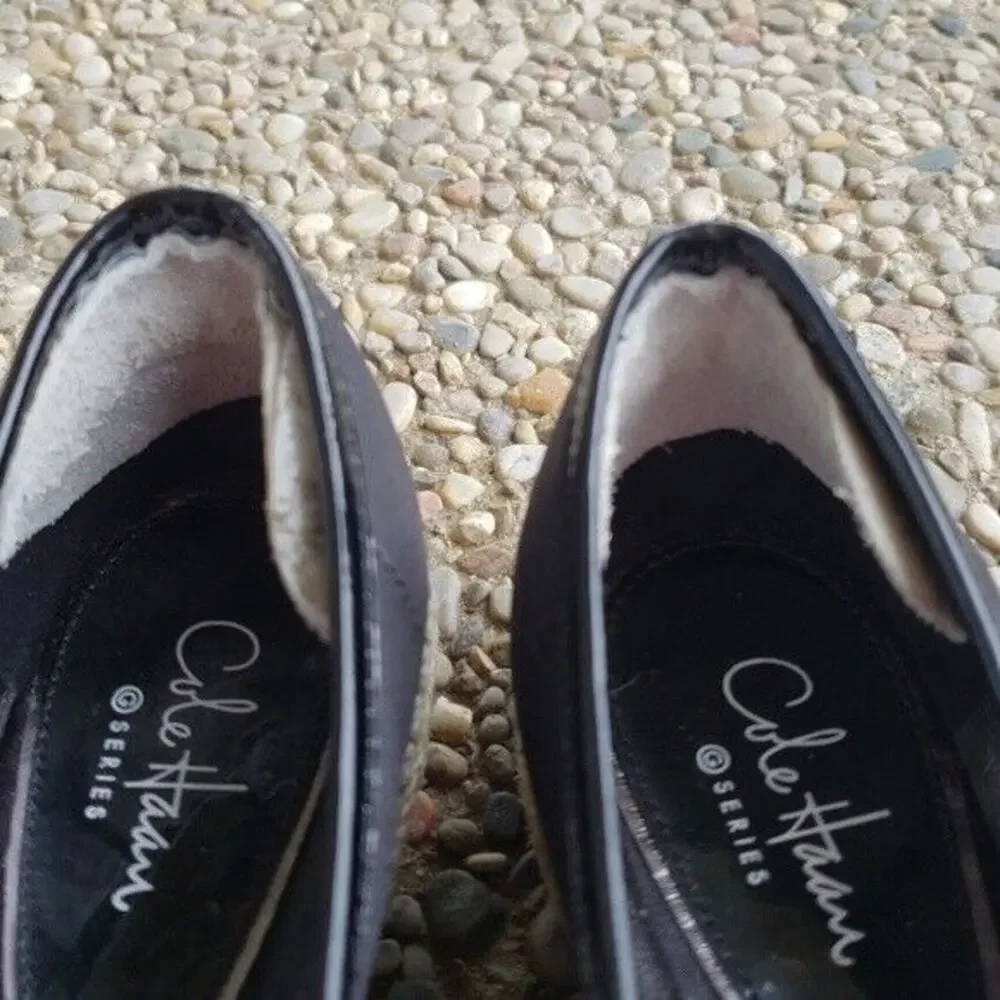Cole Haan Open Toe Flats with Knott Design Black & Cream Size 7.5 B
